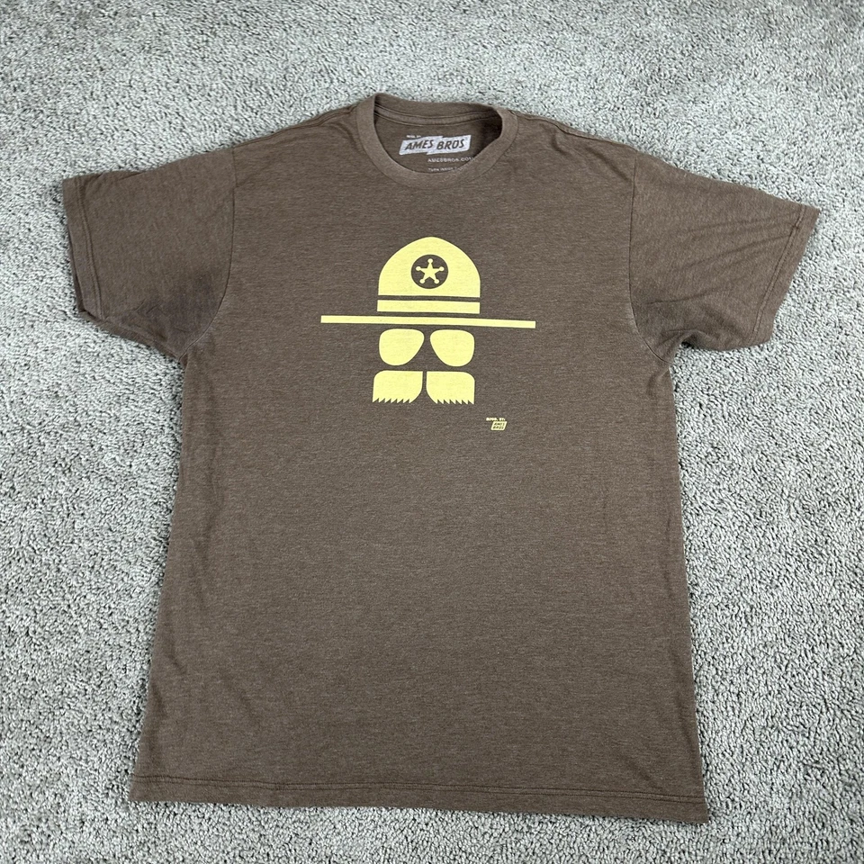 Camisa Ames Bros Para Hombres Grande Marrón Brezo Sheriff Sombrero Bigote Gráfico Camiseta Suave Foto 2 de 4