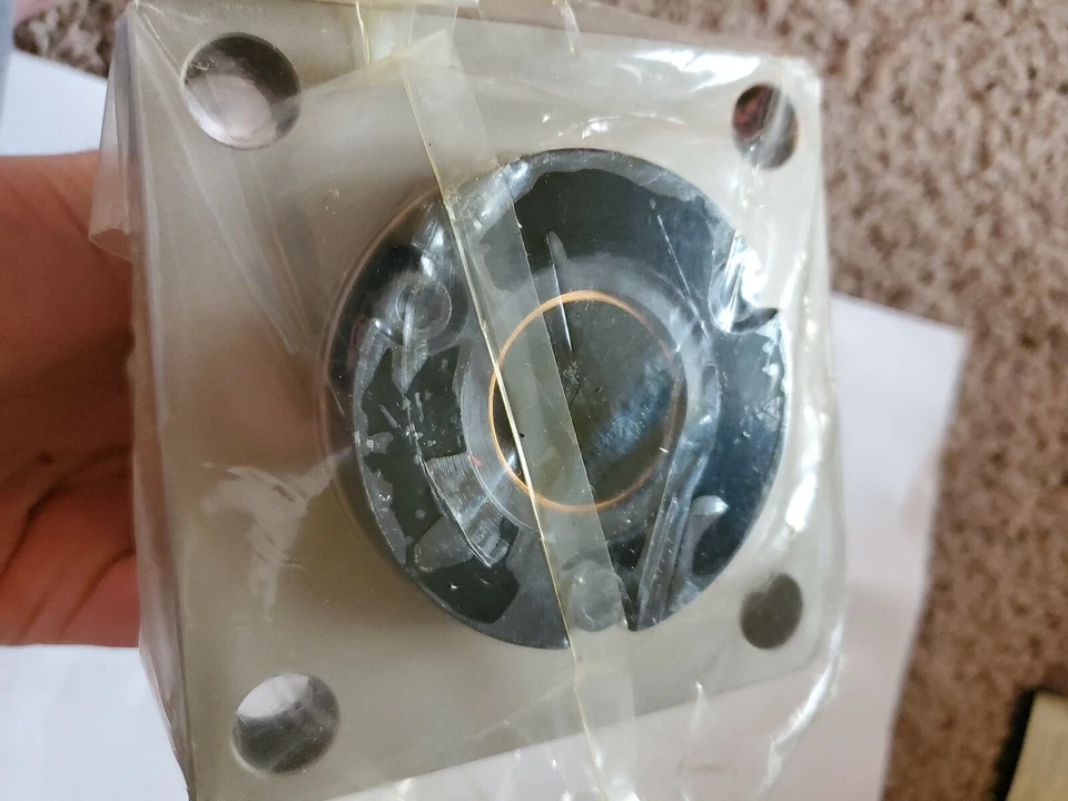 Sistemas de movimiento lineal ASK LCF-30CVUU-MIS cojinete de montaje de brida, casquillo, buje Foto 2 de 4