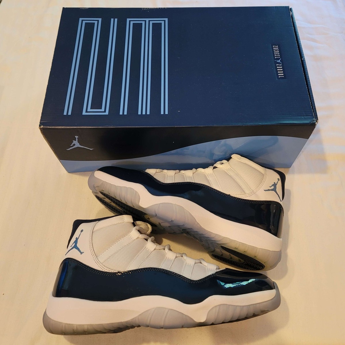 junior black and white 270s