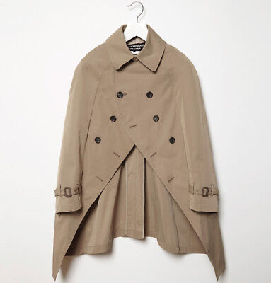 Junya Watanabe Comme des Garçons Trench Coat Cape in Beige Junya Watanabe Comme des Garçons Trench Coat Cape in Beige