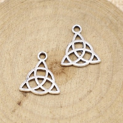 50PCS Silver Tone Metal Triangle Celtic Knot Charm Pendant GGS92