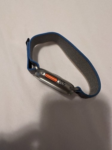 Apple Watch Ultra (Wifi) avec bracelets supplémentaires - Photo 7 sur 8