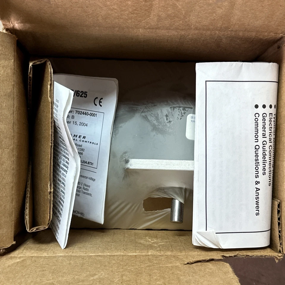 NEW IN BOX- Danaher Dynapar Flange Mount Encoder HR52505000011 3/8” Shaft 5-26V - Image 3 of 4