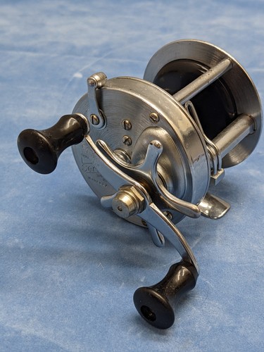 Shakespeare Service 1944 Reel Model EA Level Wind F*S - Picture 9 of 9