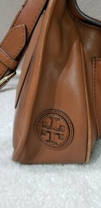 tory burch saddle bolsa