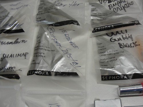 LOT 130 ASSORTED PERFUMES MAKE-UP SAMPLES GUGGI PRADA SMASH BOX VICHY VERSACE - Picture 19 of 23