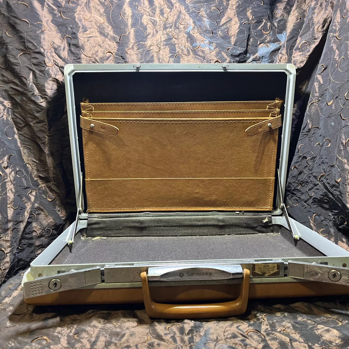 Vintage samsonite best sale hard shell briefcase