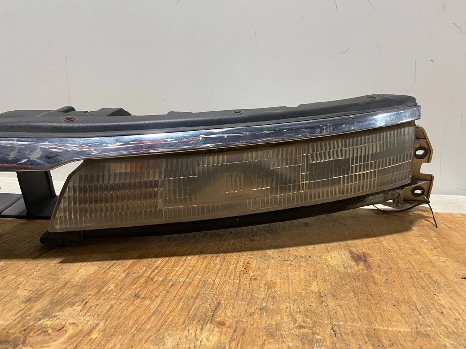 1993 to 1996 Lincoln Mark VIII Front Headlight Header O7262 - Image 2 of 4