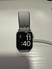 Apple Watch SE 3 GPS 40mm Starlight Aluminium Case 32GB Grey Nylon Loop