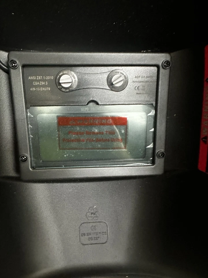 Casco de soldadura de oscurecimiento automático alimentado por energía solar DEKOPRO todo certificado en llamas/aq Foto 3 de 3