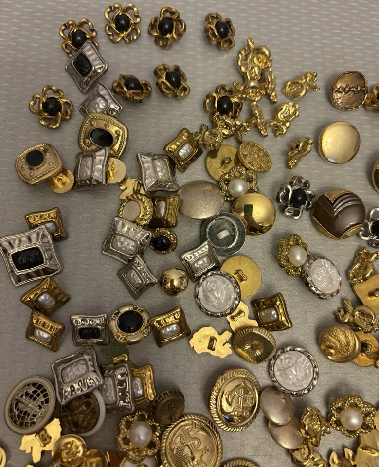 Vintage Gold Silver Button Lot 300+ Mixed Metal Plastic White Pearl Black Sets - Image 4 of 4