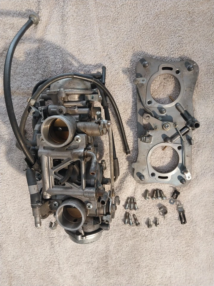 CONJUNTO DE CARBURADOR HONDA GOLDWING GL1800 USADO BIEN LIMPIADO. 16100-MT8-742 1988-1990 Foto 2 de 4