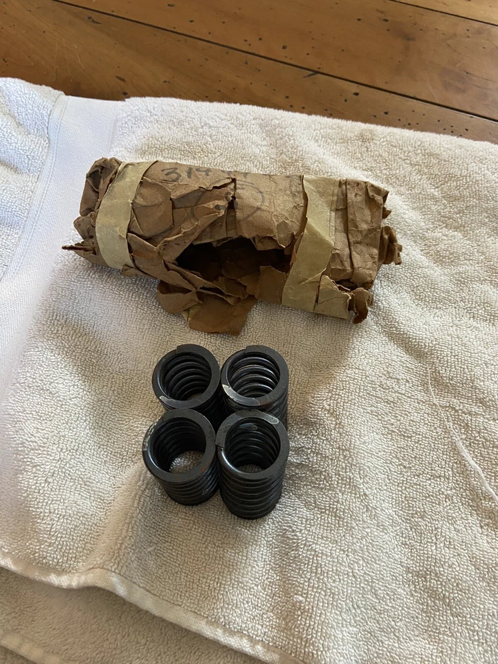 Комплект из 4 пружин клапанов Jeep AMC Nash Rambler NOS 3144936 3183979 - Изображение 4 из 4