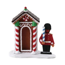 Lemax 2018 Sugar Cookie Sentry Sugar N Spice 72567 Redcoat Grenadier Station Hut
