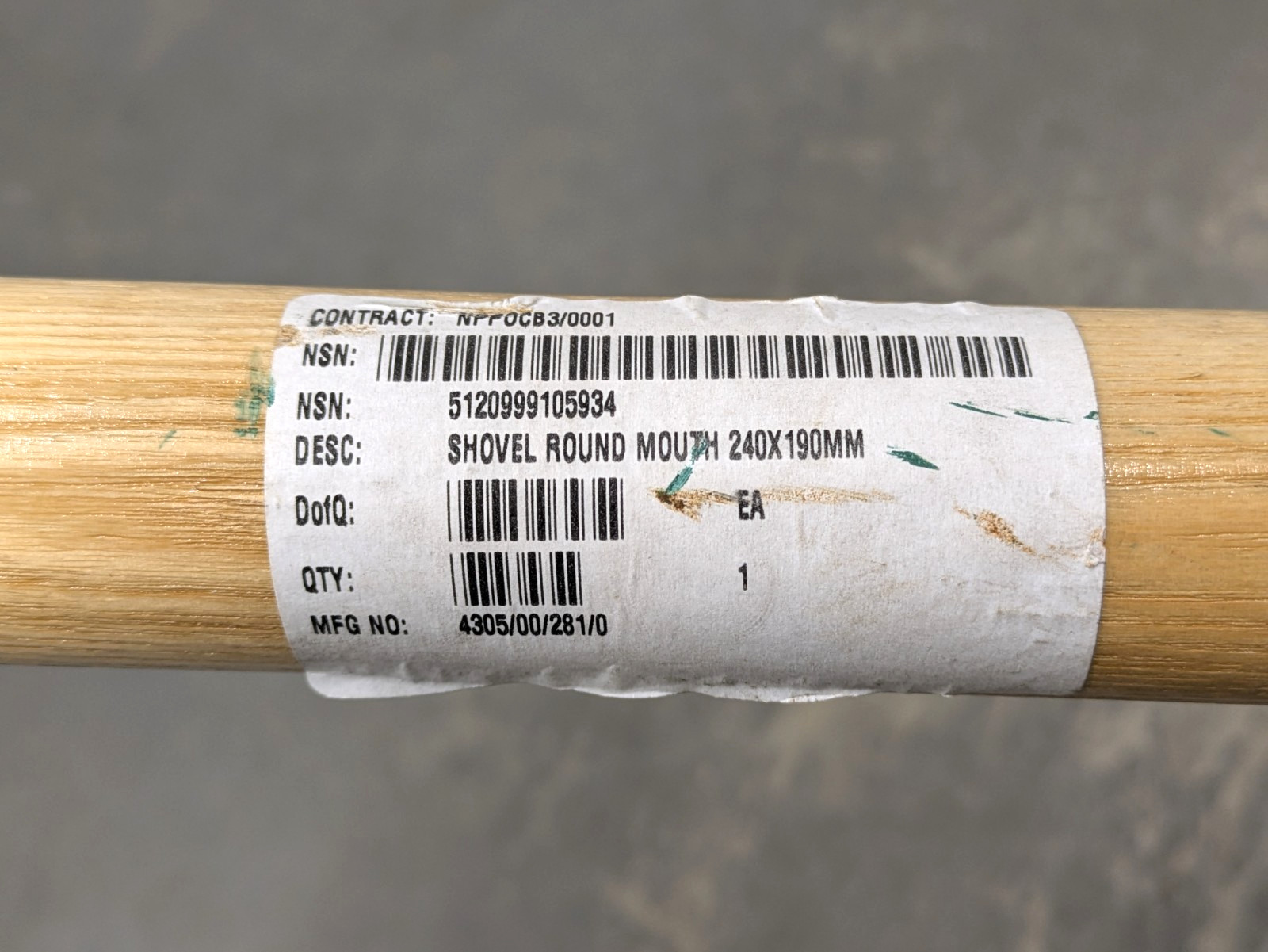 British Army - Military - MOD - 3 ft General Service Shovel Spade - Dated 2007