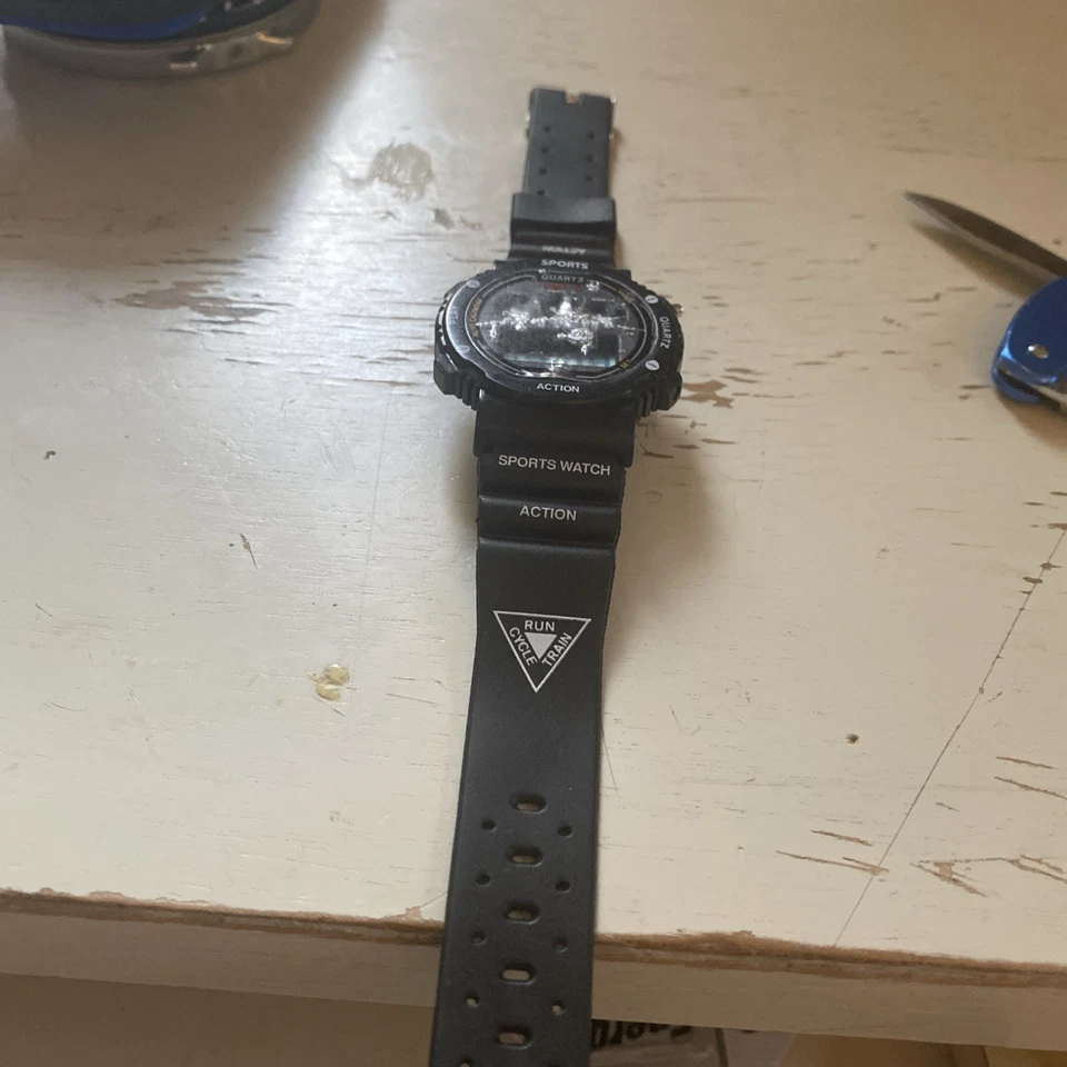 Reloj deportivo de cuarzo con pantalla digital correa negra Foto 2 de 4