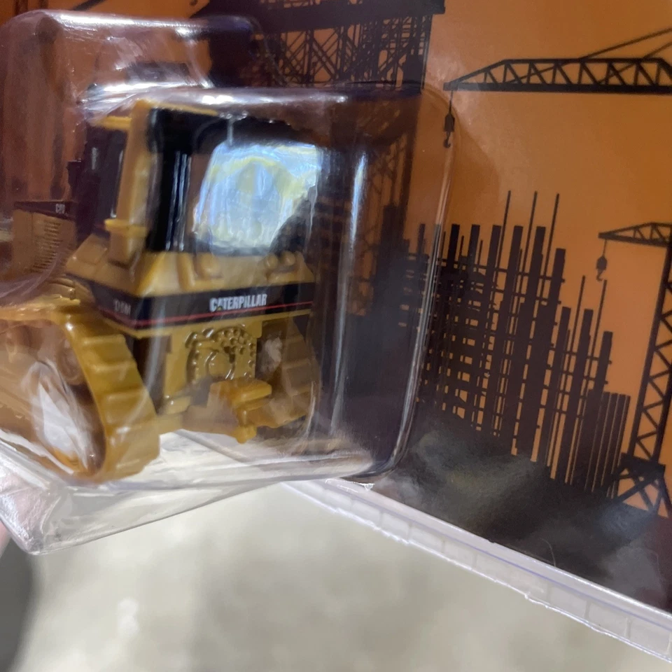Tractor tipo oruga escala HO Diecast Master 84401 Cat D5M nuevo en caja Foto 3 de 4
