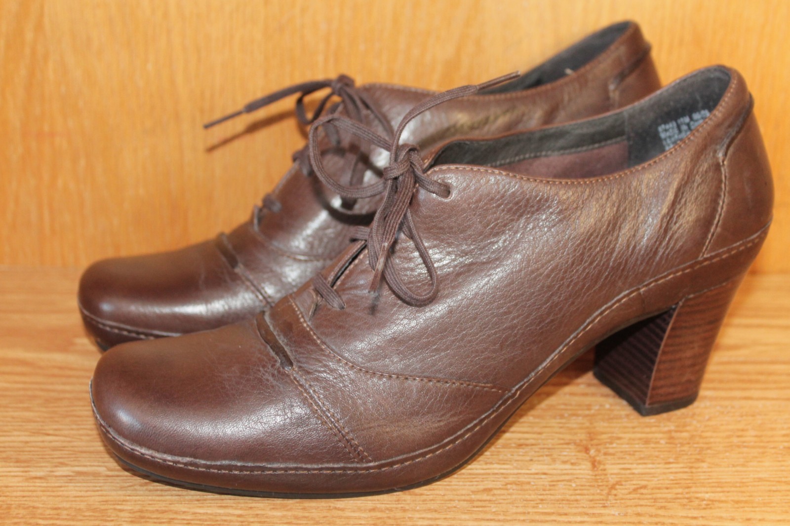 brown leather clarks