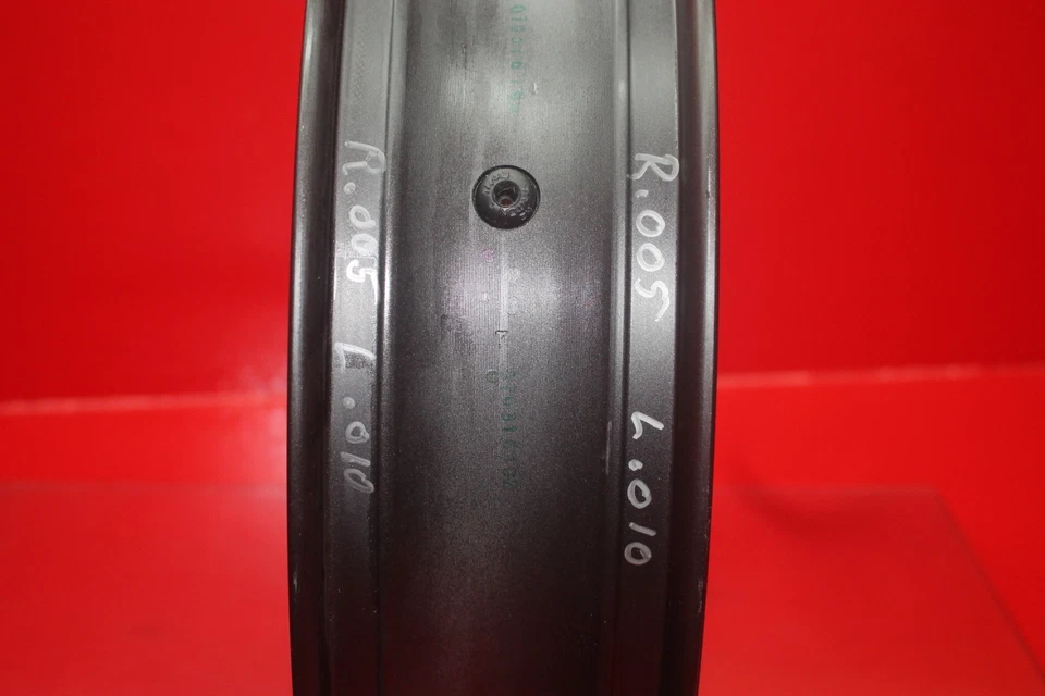 17 2017 HONDA CBR300R ARO DE RODA TRASEIRA APENAS 1008 MILHAS - Imagem 3 de 4