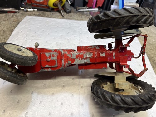 Vintage Hubley Ford Toy Tractor with 3-Point Hitch and Draw Bar - Picture 6 of 6