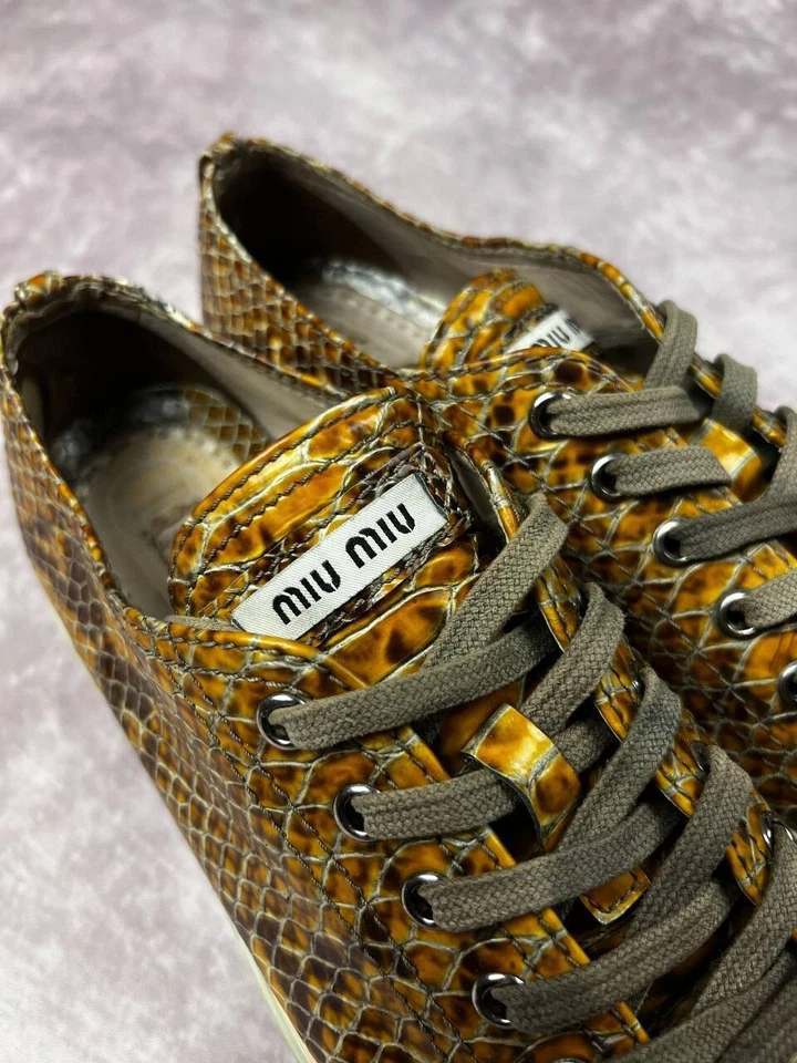 Zapatillas deportivas MIU MIU de charol con estampado de serpiente con tachuelas y puntera para mujer talla 37 Foto 3 de 4