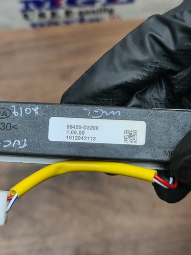 HYUNDAI TUCSON MK3 KEYLESS ENTRY ANTENNA SENSOR SWITCH 95420-D3200 2016-2021 - Picture 5 of 5