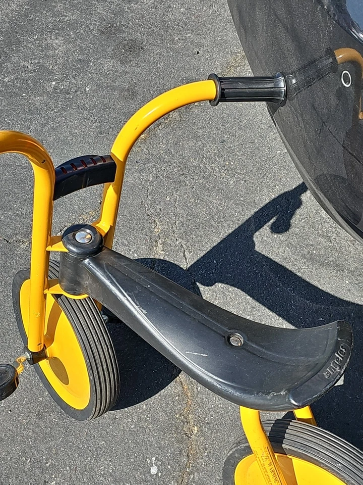 RARO DE COLECCIÓN Angeles Triciclo de Metal de 2 Ruedas Bicicleta Scooter Niños Pedal Juguete Foto 3 de 4