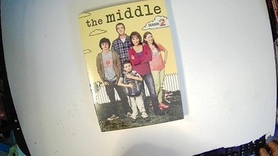 The Middle Season 2 Two DVD Set Warner Bros TV Series Patricia Heaton Neil Flynn