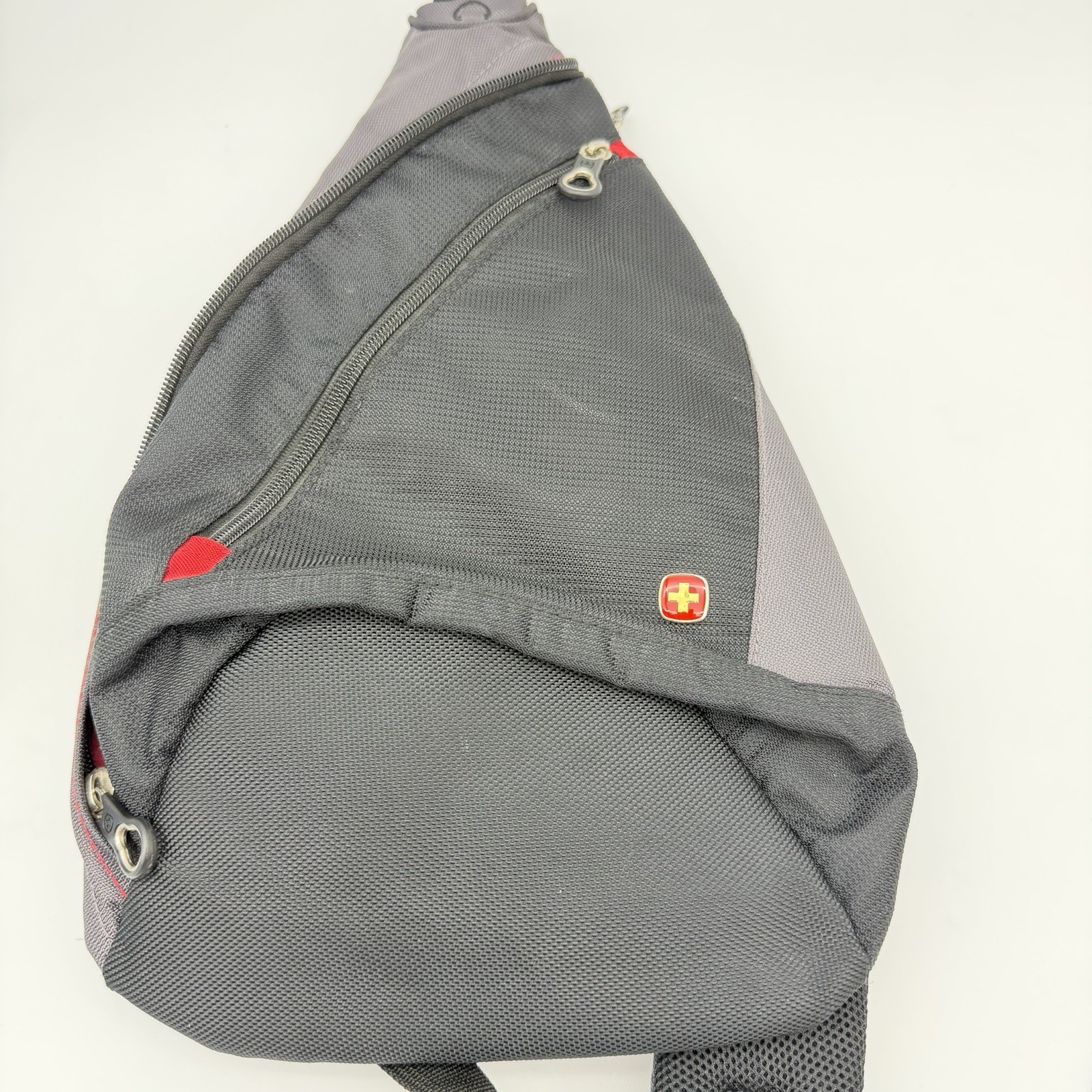 SWISSGEAR SA1092 VERTICAL BOARDING BAG ADJUSTABLE STRAP BLACK/GRAY Travel Sling 