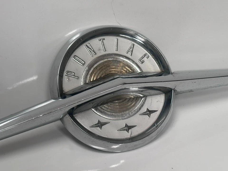 Pontiac Chieftain Super Chief 1957 capó adorno emblema original GM 523599 Foto 2 de 4