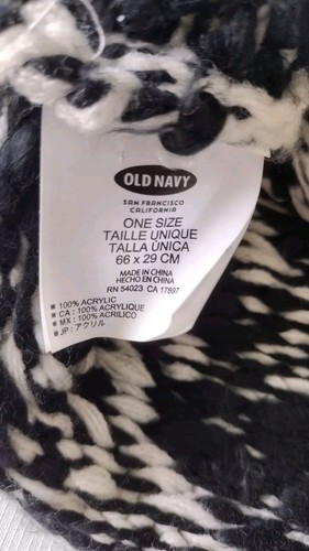 Old Navy Knit Infinity Circle Scarf, Black White Fair Isle EUC Warm Free Ship - Picture 4 of 4