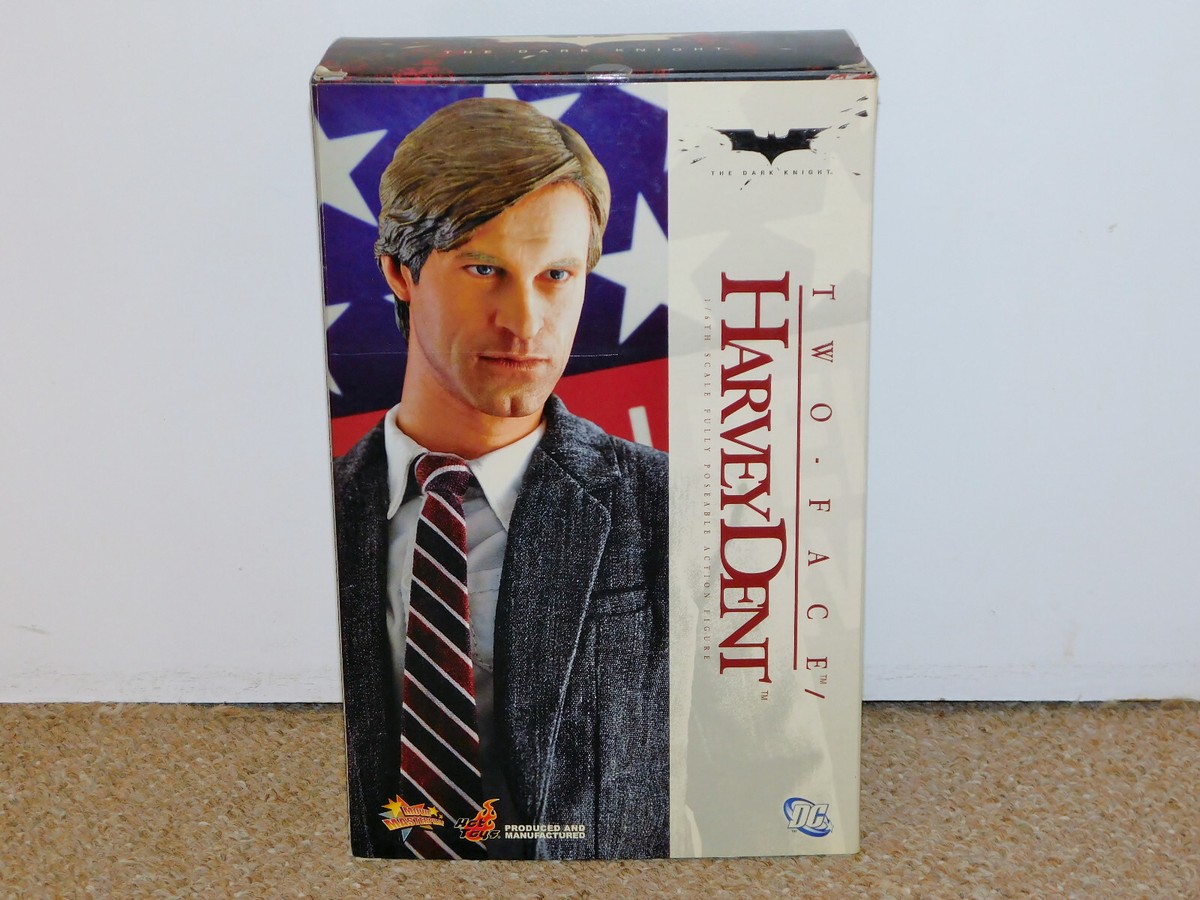 Hot Toys The Dark Knight 1/6 Harvey Dent Two-Face Complete in Box