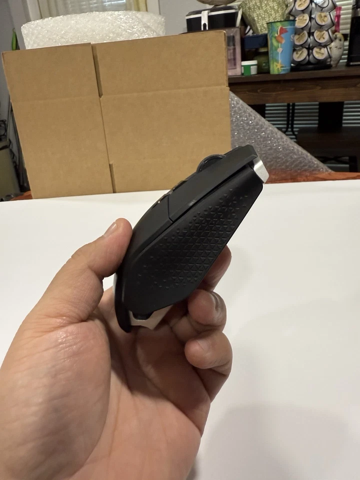 Corsair M65 RGB Ultra Inalámbrico, Sintonizable FPS Inalámbrico Ratón para Juegos Negro Foto 3 de 4