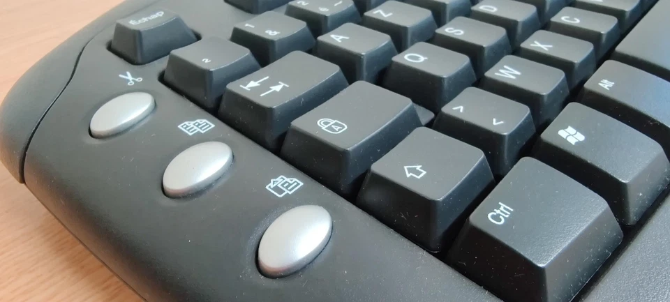 Emachines KB-0108 104 Key Multimedia Internet Keyboard PS/2 French AZERTY Layout - Image 4 of 4