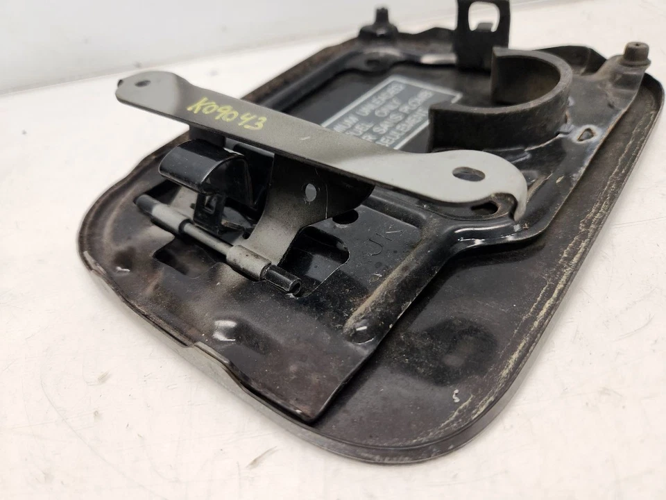 Infiniti G37 2013 (sedán) puerta de llenado de combustible *negro/KH3* Foto 4 de 4