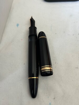 Montblanc 149 Fountain Pen, Tri-color 18C Broad Nib, late 1960s