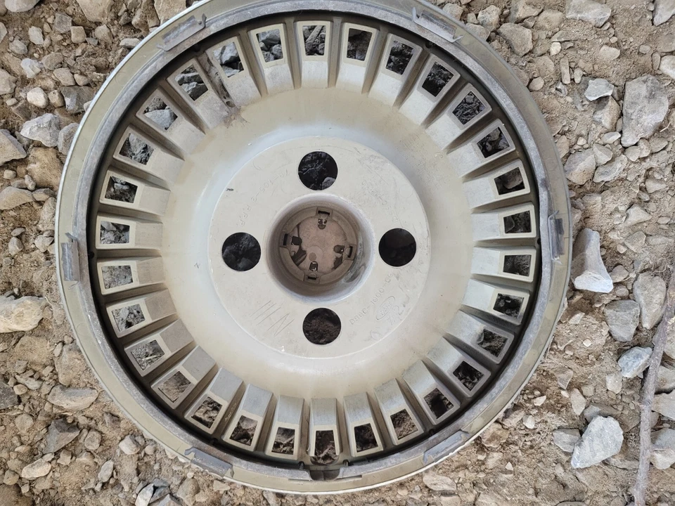 FORD CAPRI MUSTANG CLÁSICO 78-86 14" TAPACUBOS MOLDURA RUEDA D8BC-1130 D8BC-1000-CG Foto 2 de 4