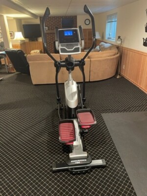 ProForm 720 E Elliptical Machine  *Local Pickup Only* Used less than 20 times.