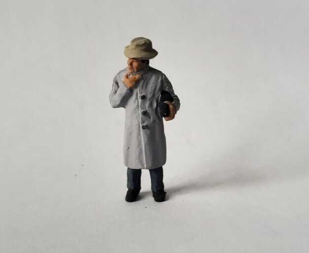 Arttista #1423 - Suspicious Character - O Scale Figure - Model Trains - NEW