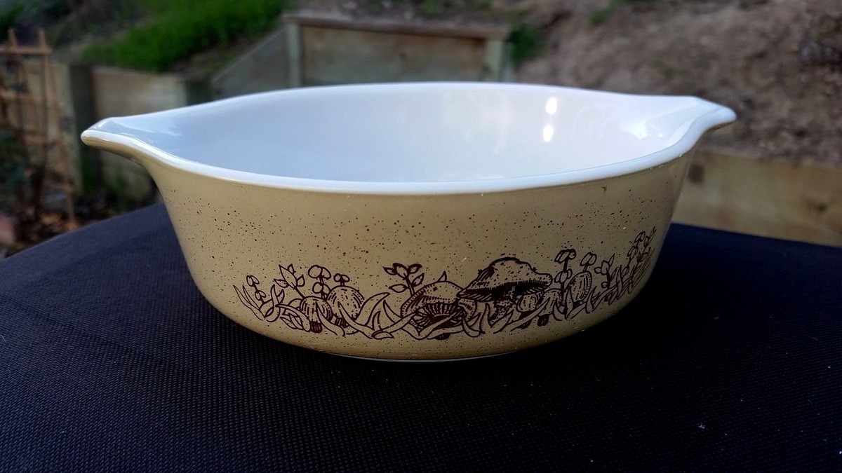 Pyrex Ovenware Forest Fancies Casserole Baking Dish # 471 B 500 ml