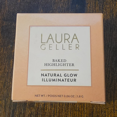 Laura Geller Baked Powder Highlighter Glow Effect French Vanilla Shade 0.06 oz