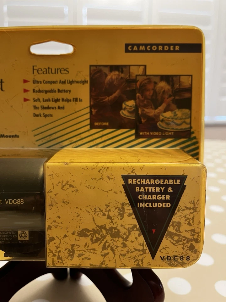 Videocámara RCA Video Luz Montaje VDC88 Incluye Batería Recargable VintageNOS Foto 3 de 4
