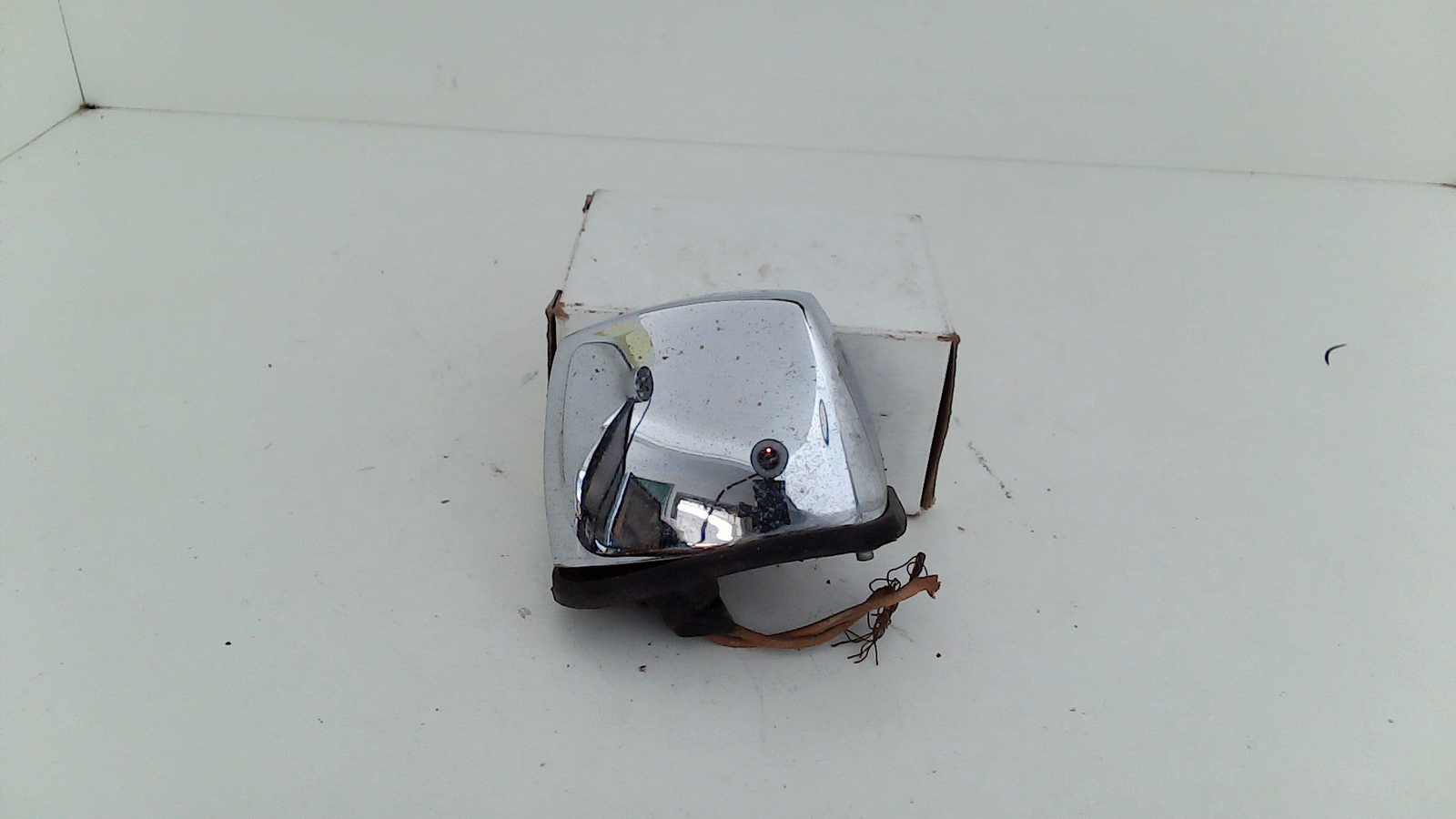 Rolls Royce Silver Shadow 65-80 Right/Left Tag Light (USED)