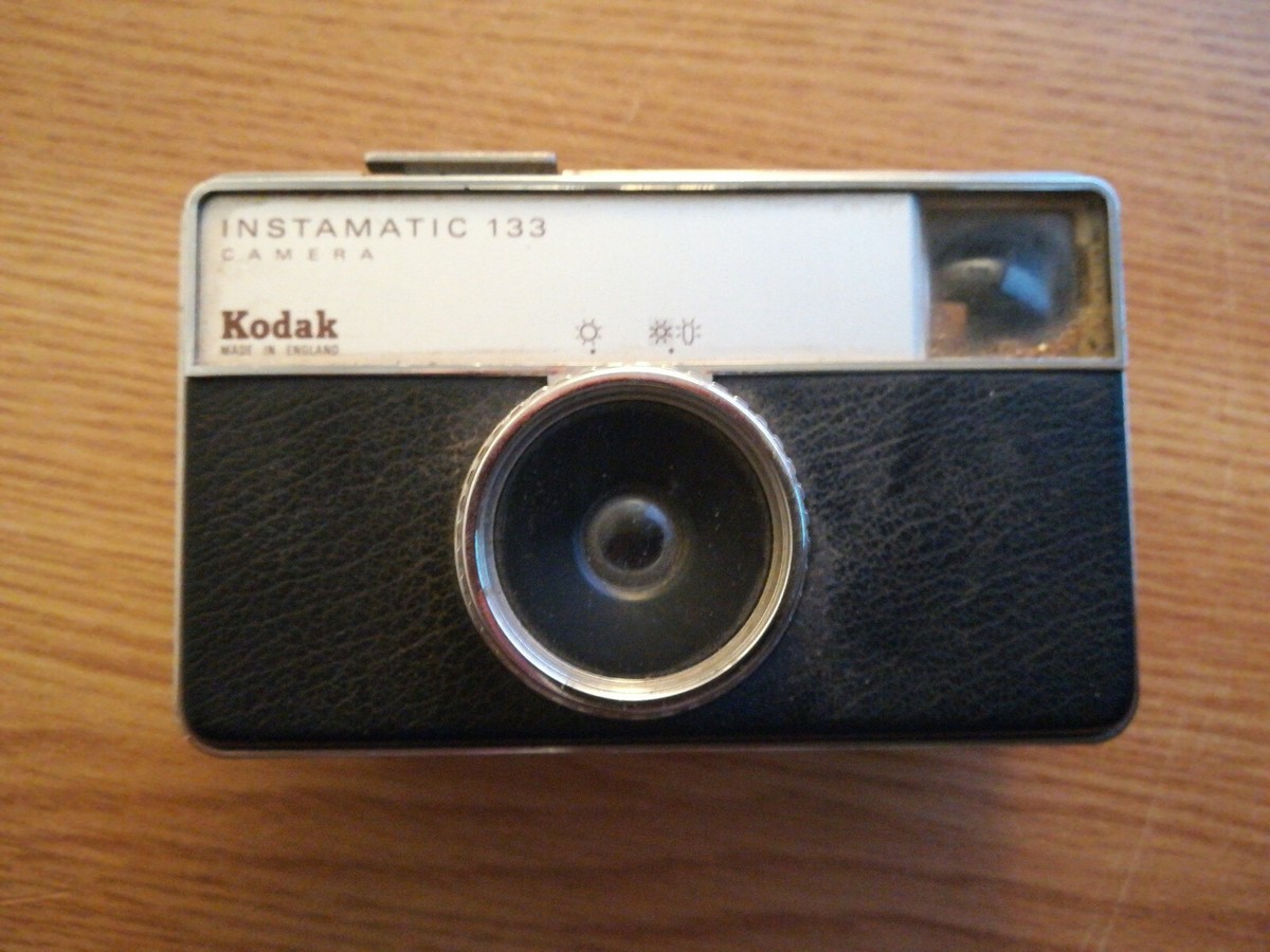 Vintage/Retro KODAK INSTAMATIC 133 camera for 126 film Shutter clicks  winds on