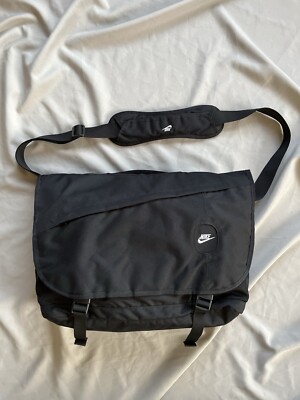 nike big shoulder bag