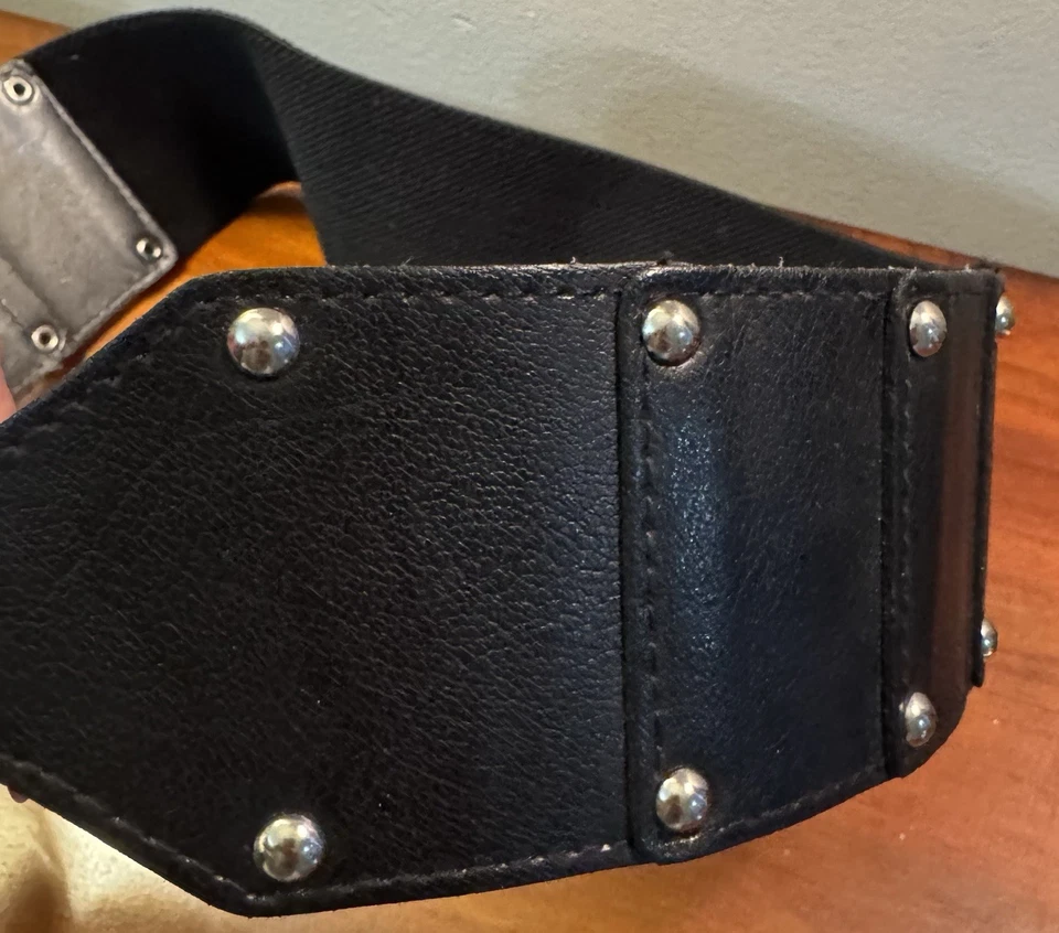 "Cinturón elástico elástico con tachuelas de cuero negro M/L de 2,5"" de ancho para mujer Calvin Klein" Foto 4 de 4