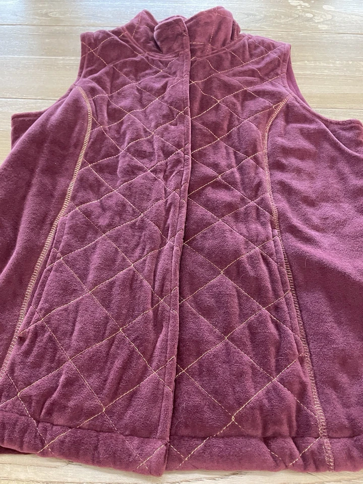 NWT Peck & Peck Relaxed Burgundy Quilted Vest Sz M Velour Extra Buttons Pockets - Image 4 of 4
