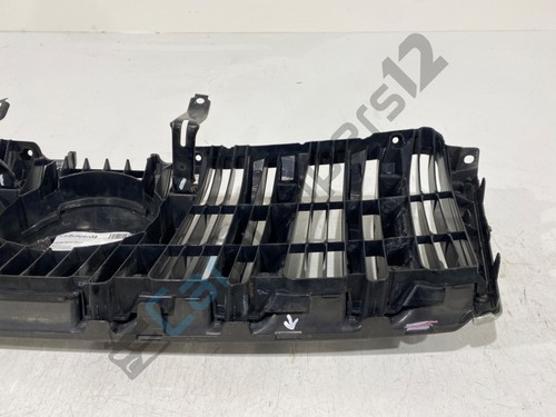 TOYOTA LANDCRUISER 2009-ON FRONT GRILLE 53114-60080 - Picture 5 of 11