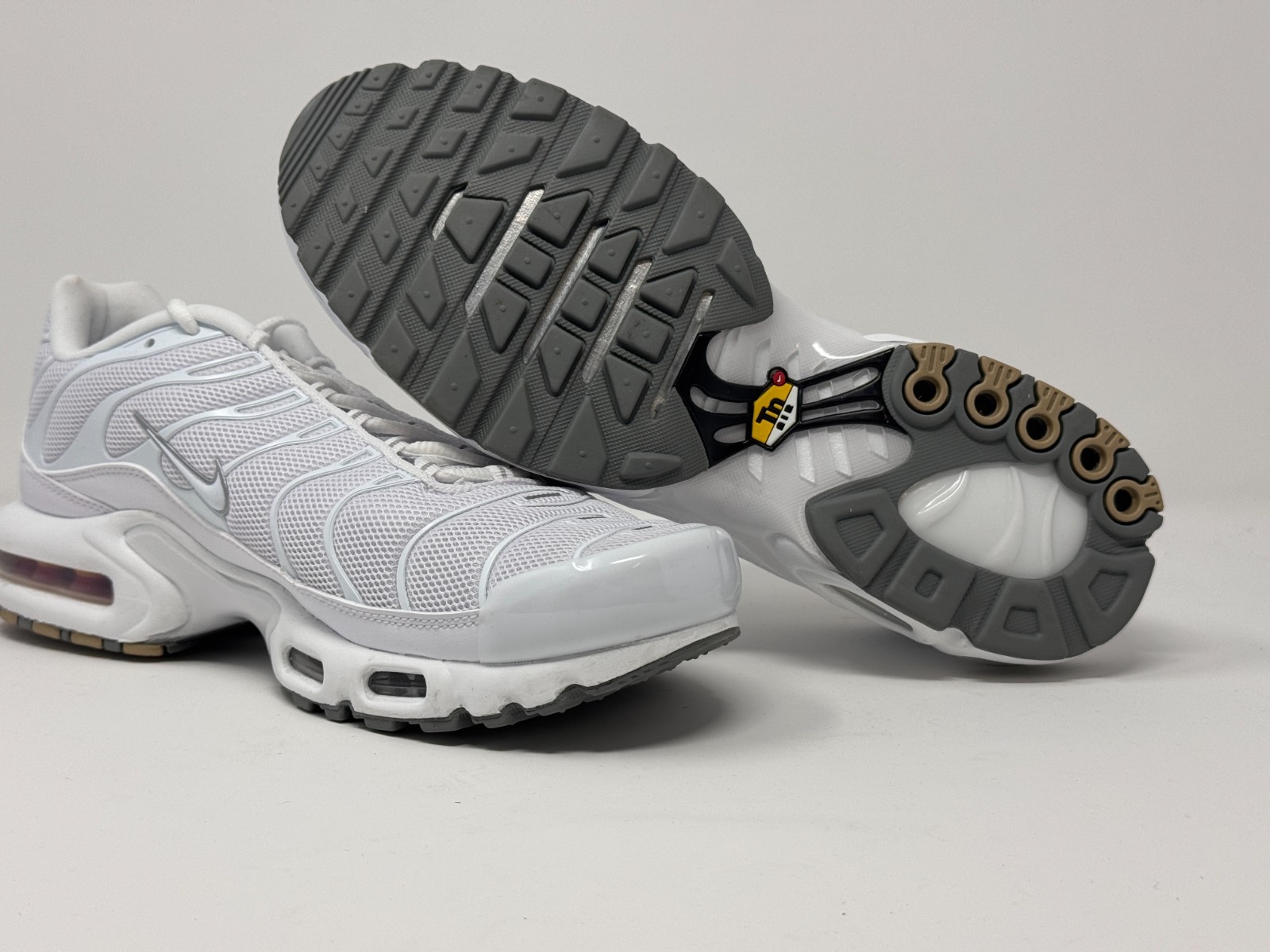 NIKE AIR MAX  Plus White/White-Black-Cool Grey 604133-139 Men's Sneakers thumbnail 5