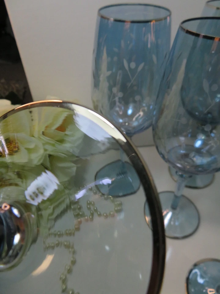 Six blue crystal stemmed glasses. Decorated with a graphic pattern and silver - Image 4 of 4